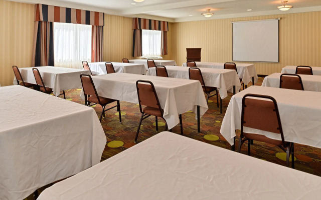 Holiday Inn Express Portland South-Lake Oswego by IHG