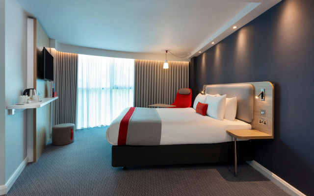 Holiday Inn Express Southampton M27 Jct7, an IHG Hotel