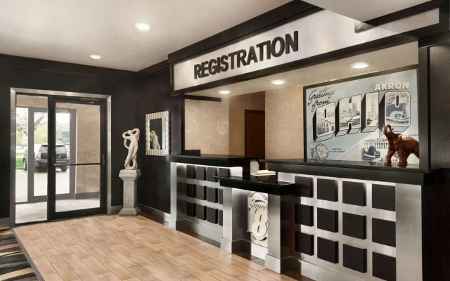 Super 8 by Wyndham Akron S/Green/Uniontown OH