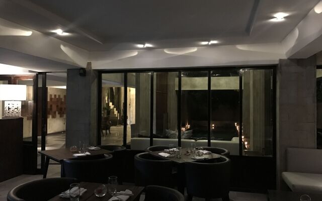 Anshel Hotel
