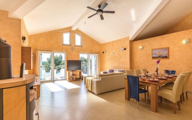Amazing Home in Medulin With Wifi and 6 Bedrooms