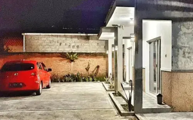 Godong Family House by OYO