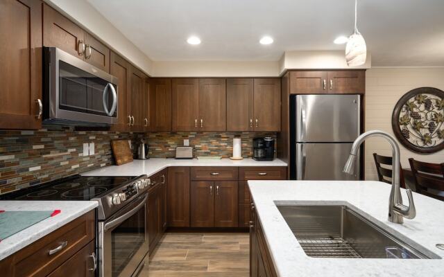 Herbage E2 Townhouse Near Mountain Base by RedAwning