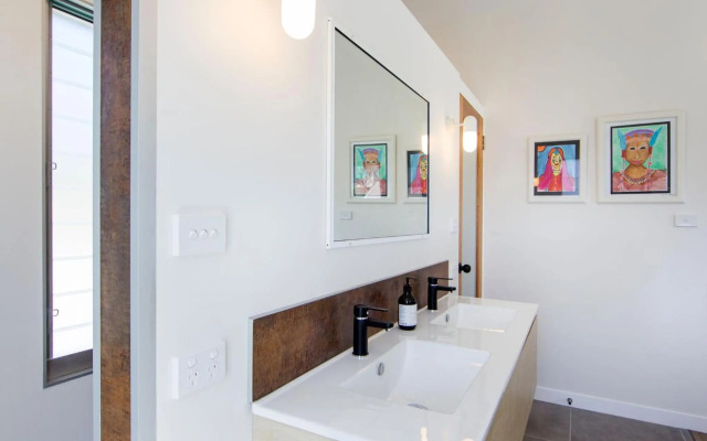 Spinnaker - Family Getaway - 2mins Walk to Beach