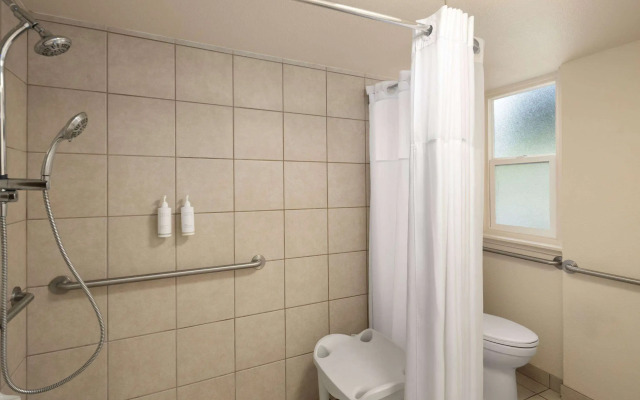 Days Inn by Wyndham Maui Oceanfront