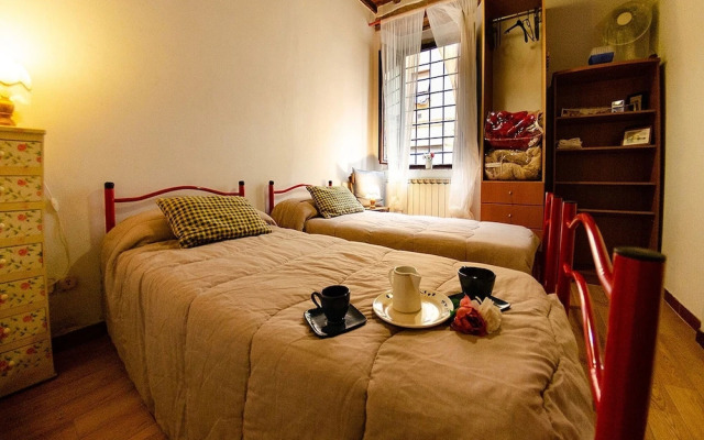 Lucca Central Garden Cottage