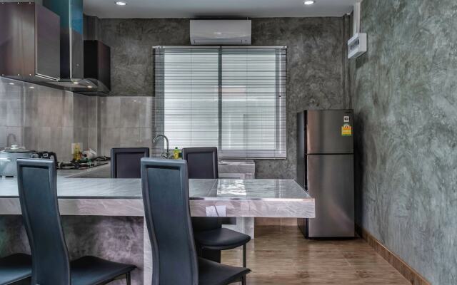 Tropical Living in Modern Villa Lancelot