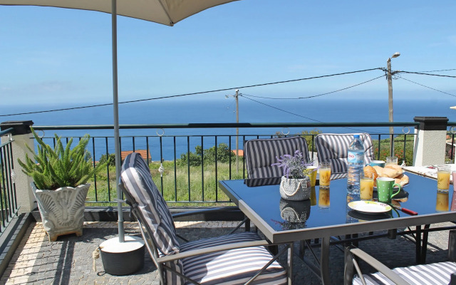 Ideal for couples or families, sunny area surrounded by vines | Casa Vista Bela