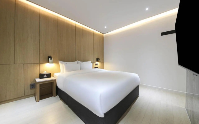 Brown Dot Hotel Pyeonghwa plaza