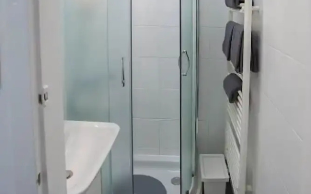 Green Avenue Apartment