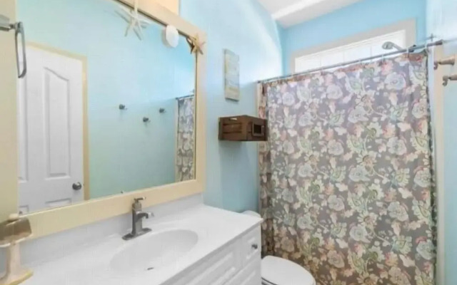 After Dune Delight - Relax And Unwind In This Fun And Spacious 3 Story Home. Light, Bright, And Close To Everything! 4 Bedroom Townhouse by RedAwning