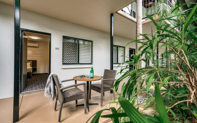Palms City Resort
