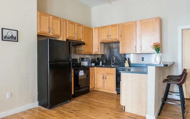 Large Open Apartments Near Ballpark Village