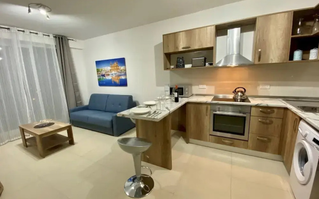 Centric and Modern Penthouse Close to Amenities