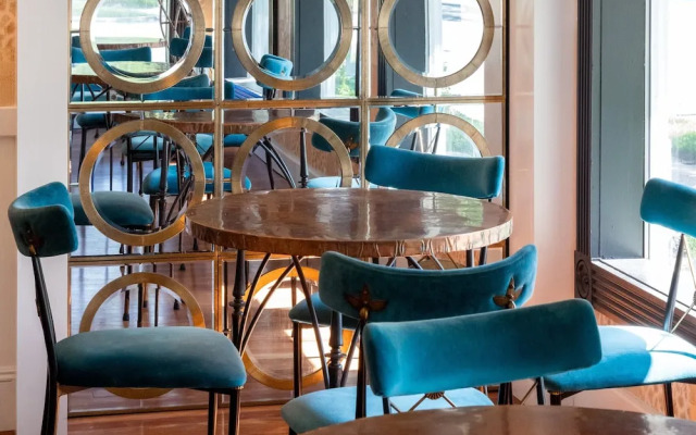 Chateau Inn and Suites