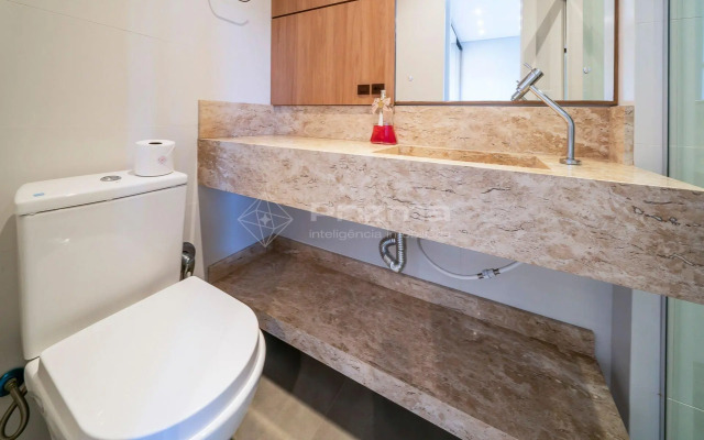 Lindo Apartamento na Praia de Mariscal com ótima localização.