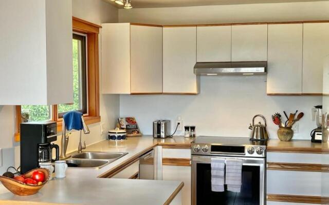 Beautiful 2 bedroom home with ocean and sunset views