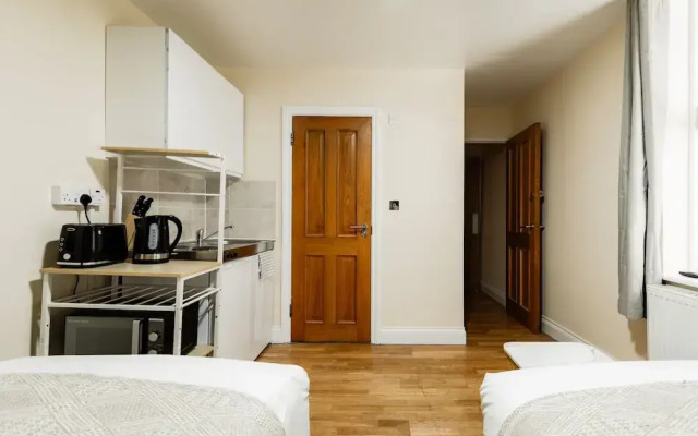 Warm Apartments in Queensway