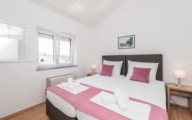 Apartment Antonia 220m From the Beach