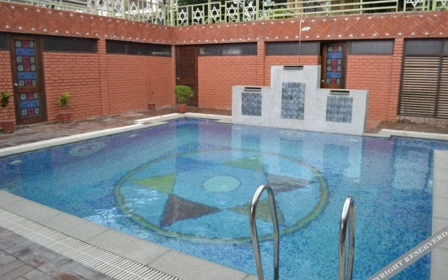 Pyramid Home Divine