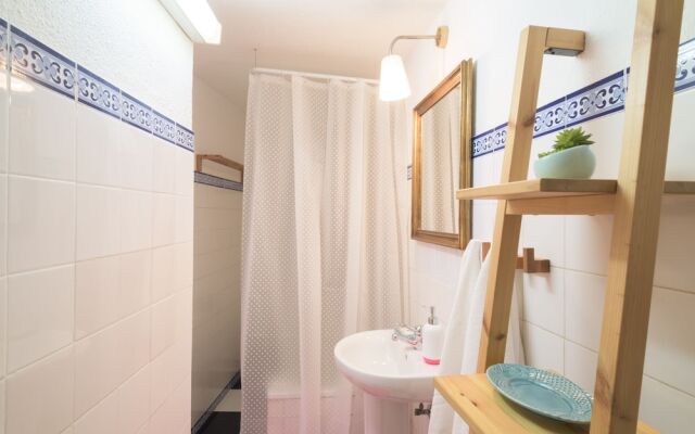 Light Filled Apartment near Chiado, By TimeCooler