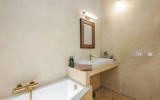 Clove Island Essence & Spa Boutique