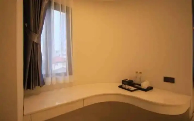 Pratunam Atrium Hotel