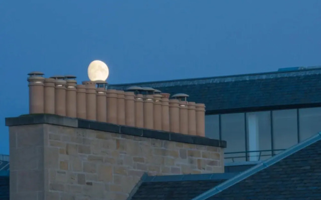 Queen St: Superb Penthouse Flat W/roof Terrace