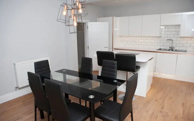 5 Bedroom House Near Clifton