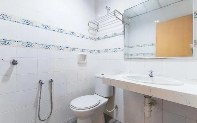 OYO 447 Comfort Hotel Meru