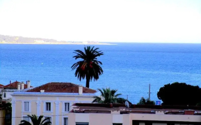 Apt Golfe Juan - 5min des plages - Parking privée - Piscine Rooftop