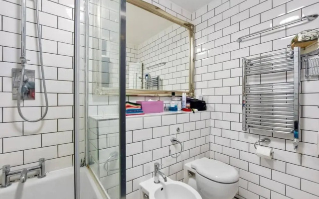 Retro Flat in Trendy Bethnal Green