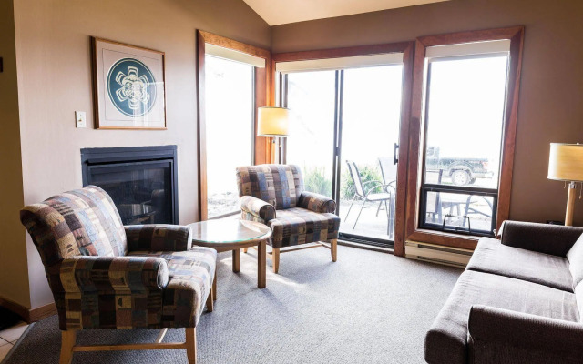 Tsa-Kwa-Luten Lodge
