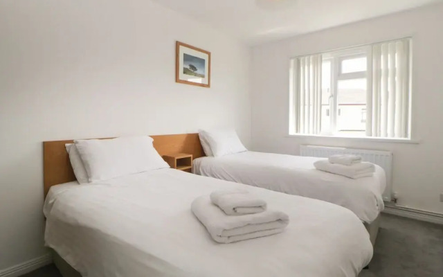 Harcombe House Bungalow 4