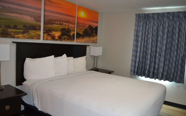 Days Inn and Suites by Wyndham Sikeston