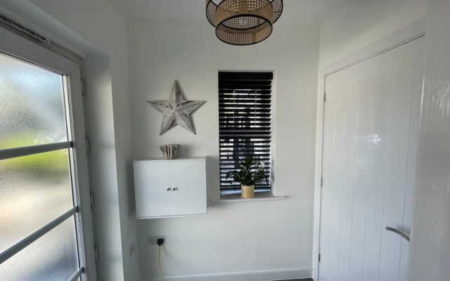 Beautiful 2 Bedroom House, Seasisde Location