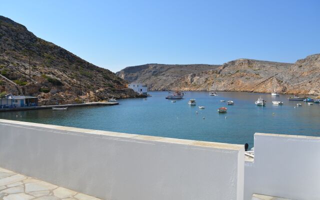 Droufakos’ home - Beachfront Lux 2BD apt. w. Views