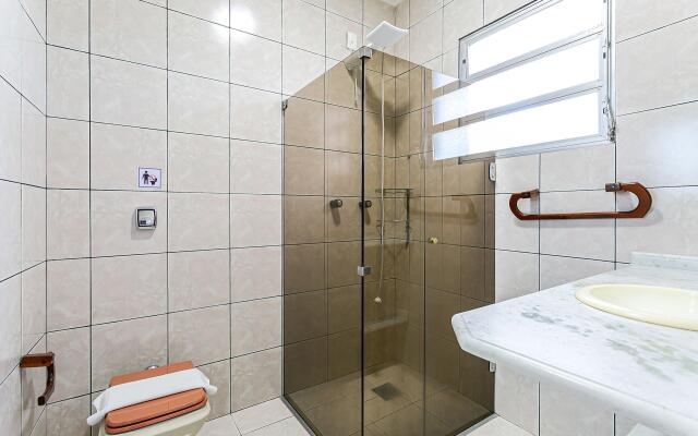 Apto com varanda a 3 min da UFSC RAF005