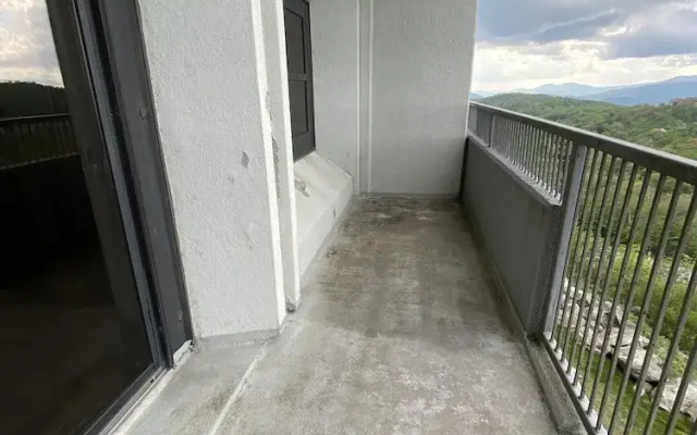 Romantic Getaway 2 Bedroom Condo by Redawning