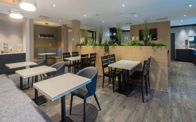 Microtel Inn & Suites by Wyndham Oyster Bay