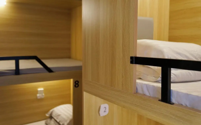 Waveflo Hostel
