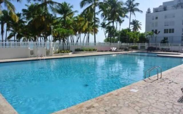 Beach Front Apt at Marbella del Caribe 3