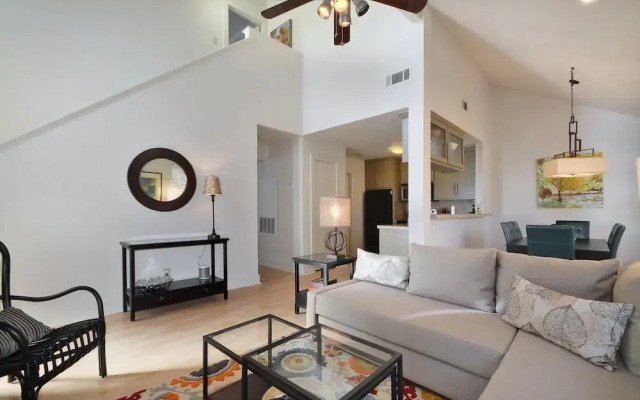 Austin Family Townhome with Yard by RedAwning