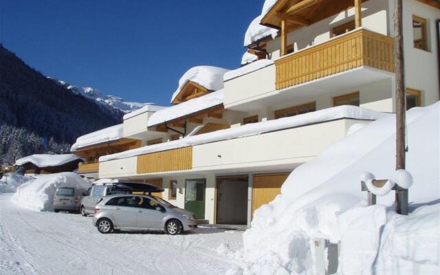 Mountain Chalet in Saalbach with Sauna, Ski-Storage & Terrace