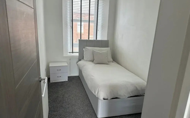 Central 3-bed Seaside Apartment - Sleeps 5