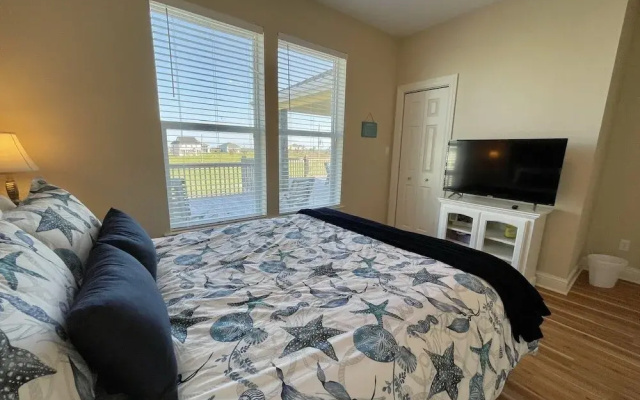 Lemoncello 3 Bedroom Home by RedAwning