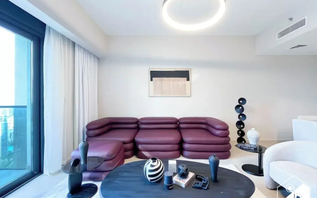 Skyline Elegance Fountain View 3BR in Downtown