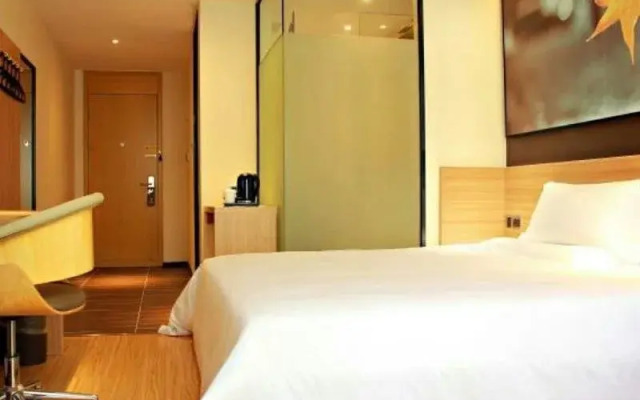 IU Hotel Chongqing Xiushan Passengers Transport Center