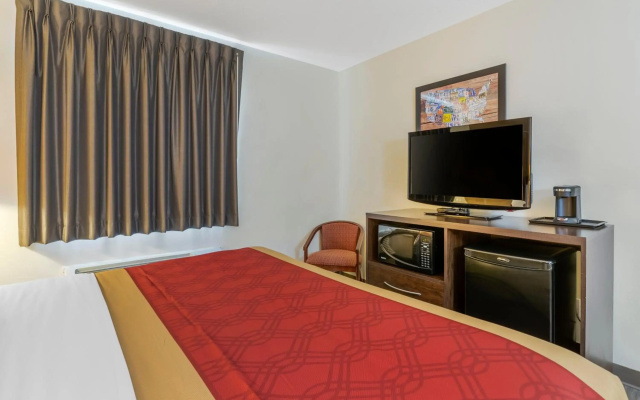 Econo Lodge Inn & Suites Des Moines Fairgrounds Area