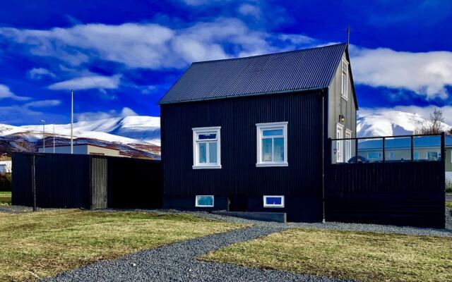 Vellir Grenivik a home with a view